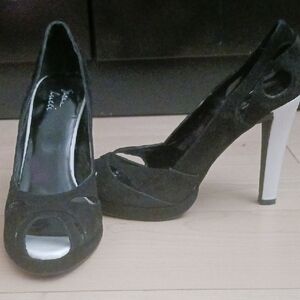 Susan Lucci Black Suede Witg White Heels Peep-Toe Heels